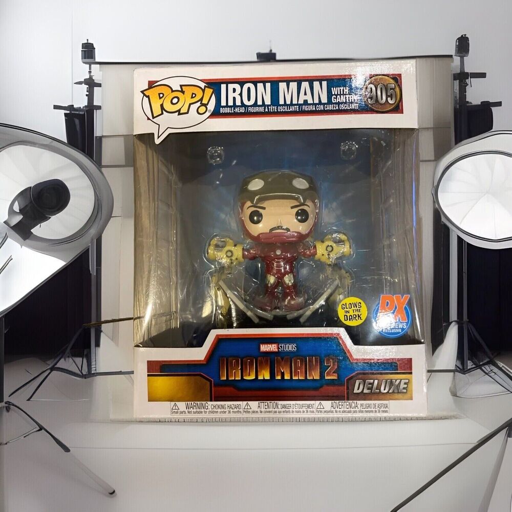 Funko Pop! Iron Man 2 MKIV with Gantry Glow-in-The-Dark Deluxe Vinyl Figure 905